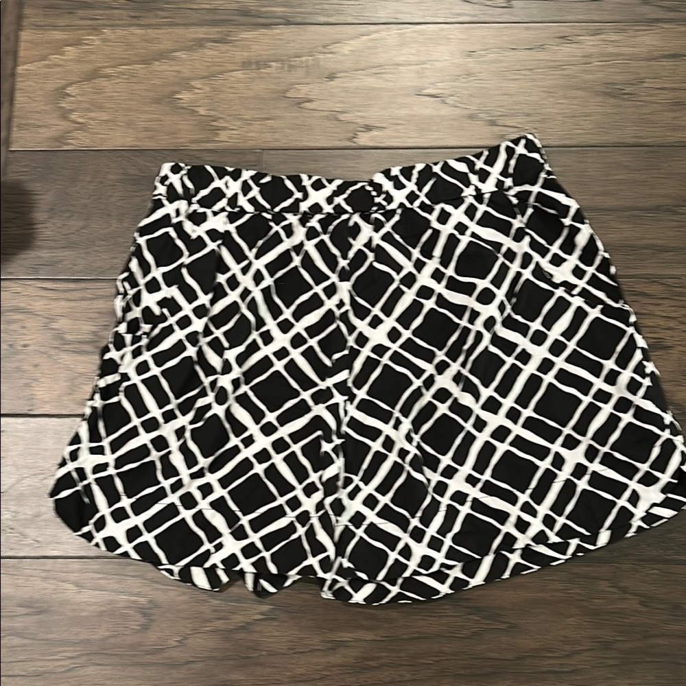 Evereve Escapada Flowy Elastic Waist Shorts Sz M